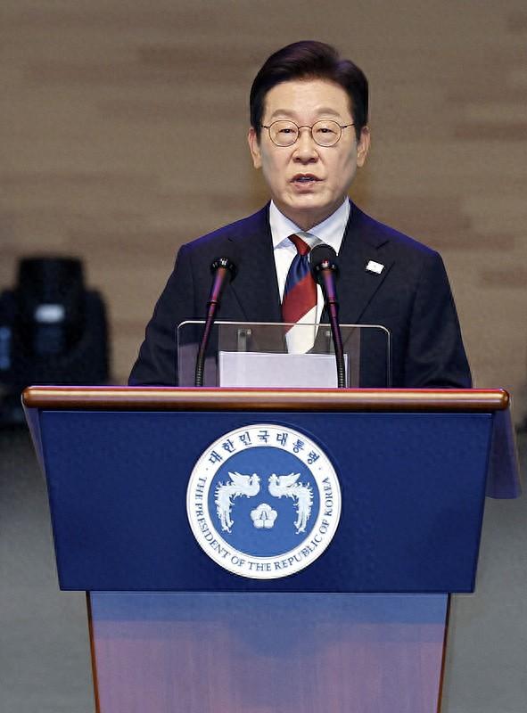 李在明以总统身份代表韩国，放弃“南北统一”的想法，韩国历史上还是头一次！
 
韩