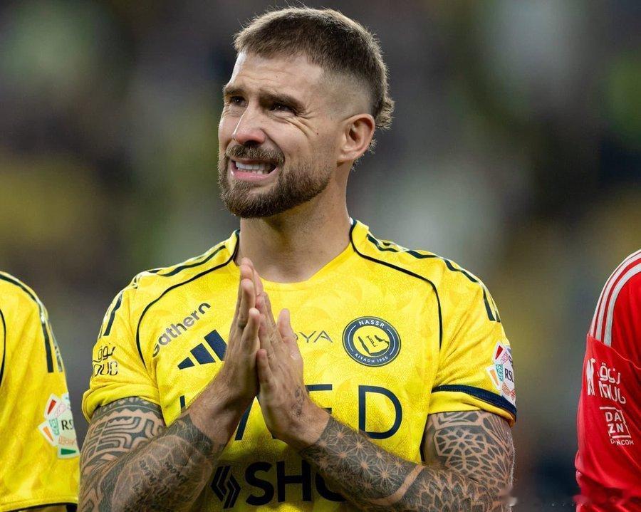 C罗和利雅得 据中东报🔴热苏斯更倾向于让伊尼戈·马丁内斯休息，跳过与阿科多的比