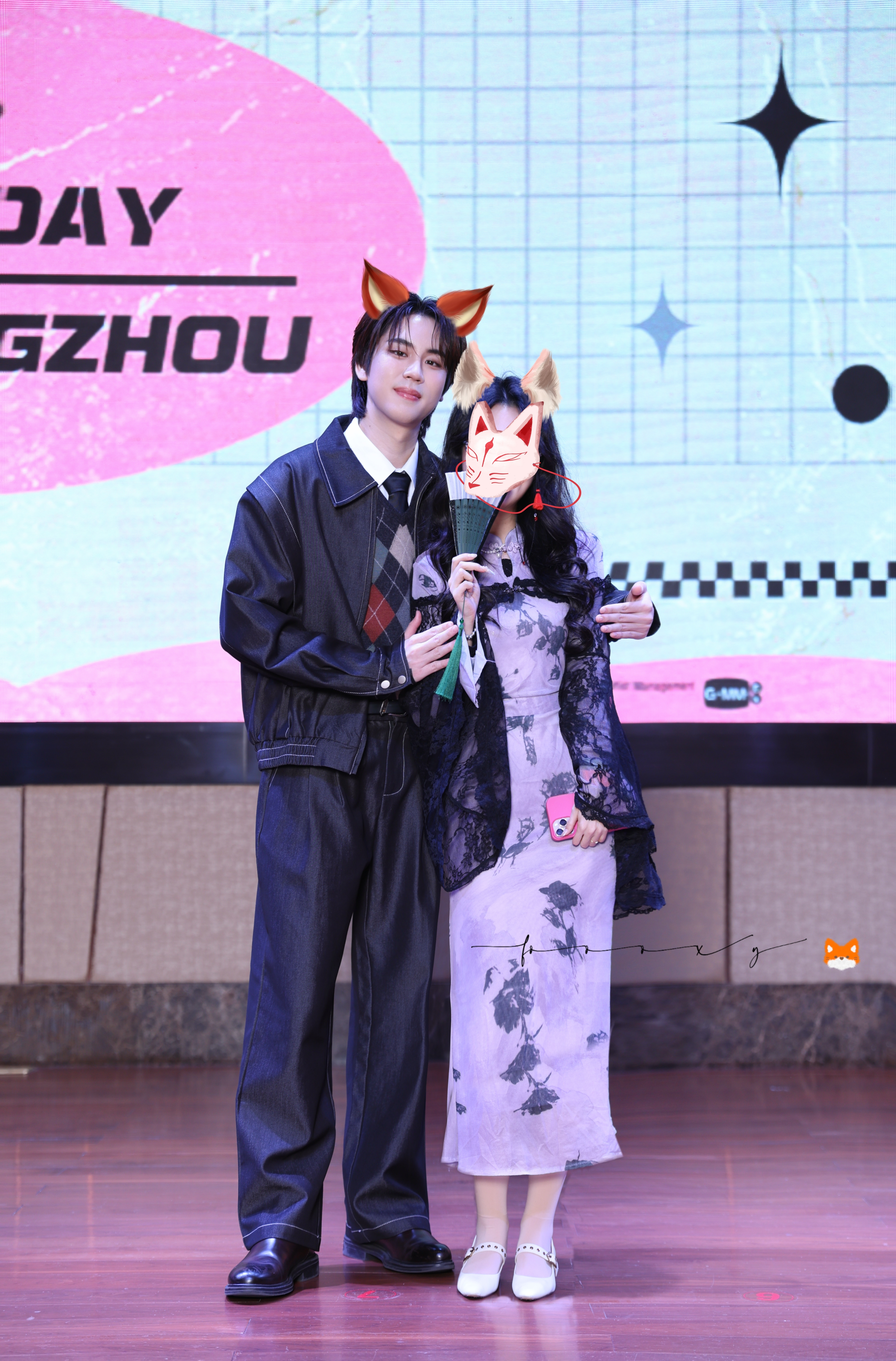 可可爱爱的崽崽和🦊麻麻～（🦊努力在p了…官图还是不如饭拍～） ​​​