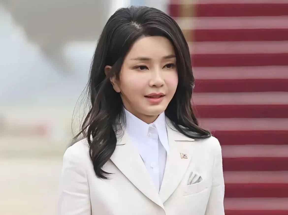 韩国淑明女子大学撤销金建希硕士学位，学术诚信风波再起
 
在韩国教育界与政坛引发