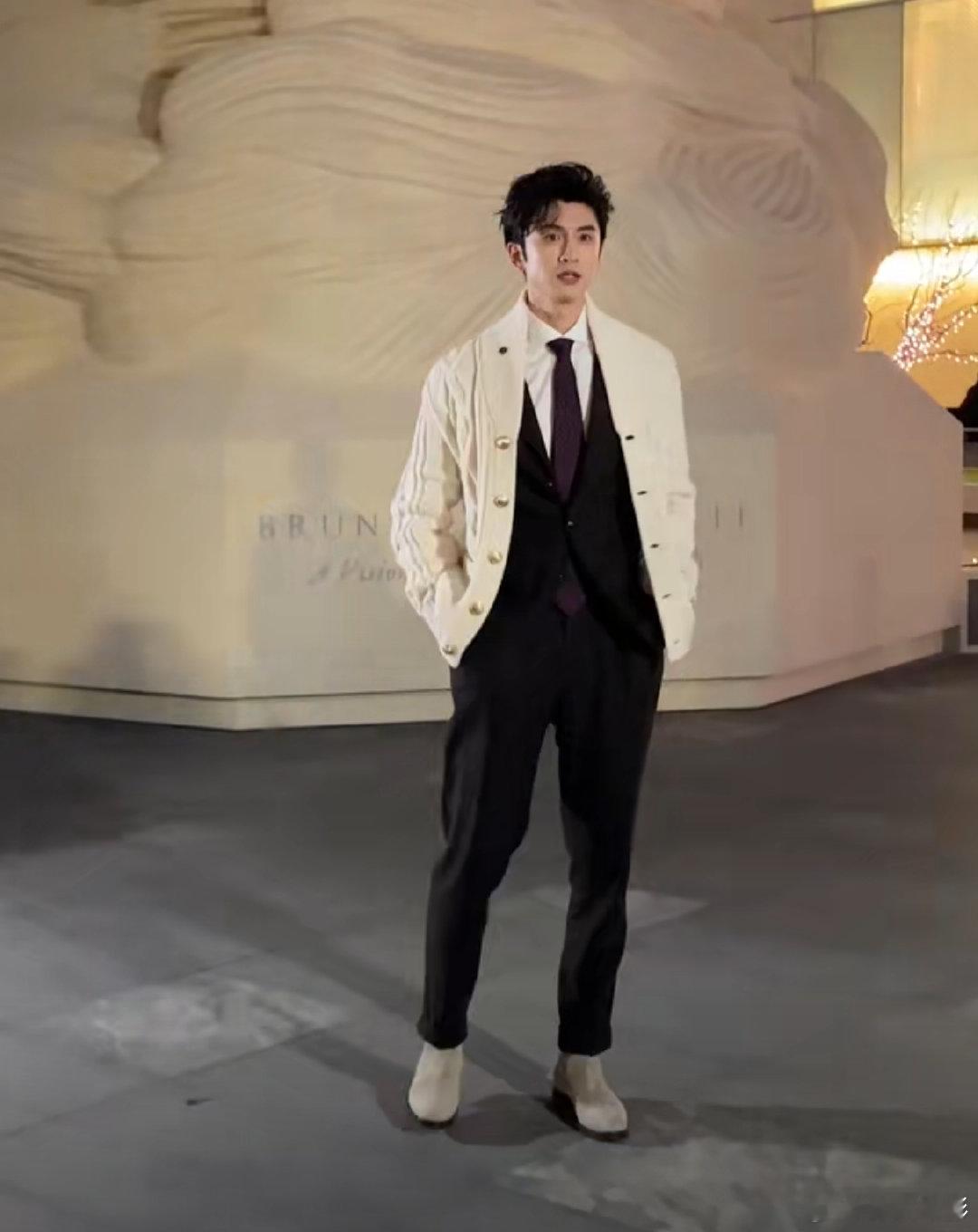 昨晚秦海璐王千源张云龙袁姗姗同框，出席Brunello Cucinello圣诞亮