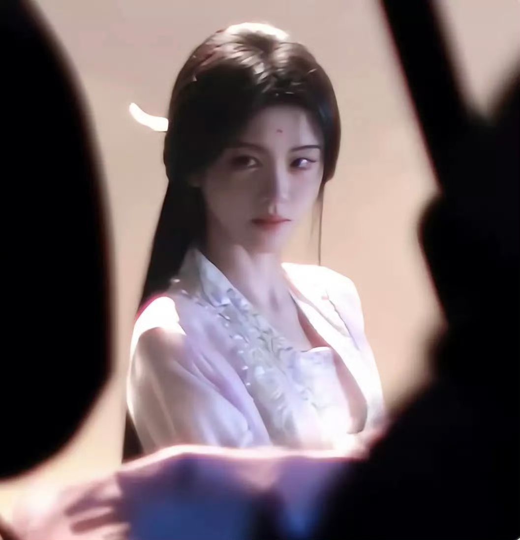 鞠婧祎竟然也挺适合演冷脸挂面瘫女的，真的是美绝了，不是单纯的冷，还带着一点点美艳