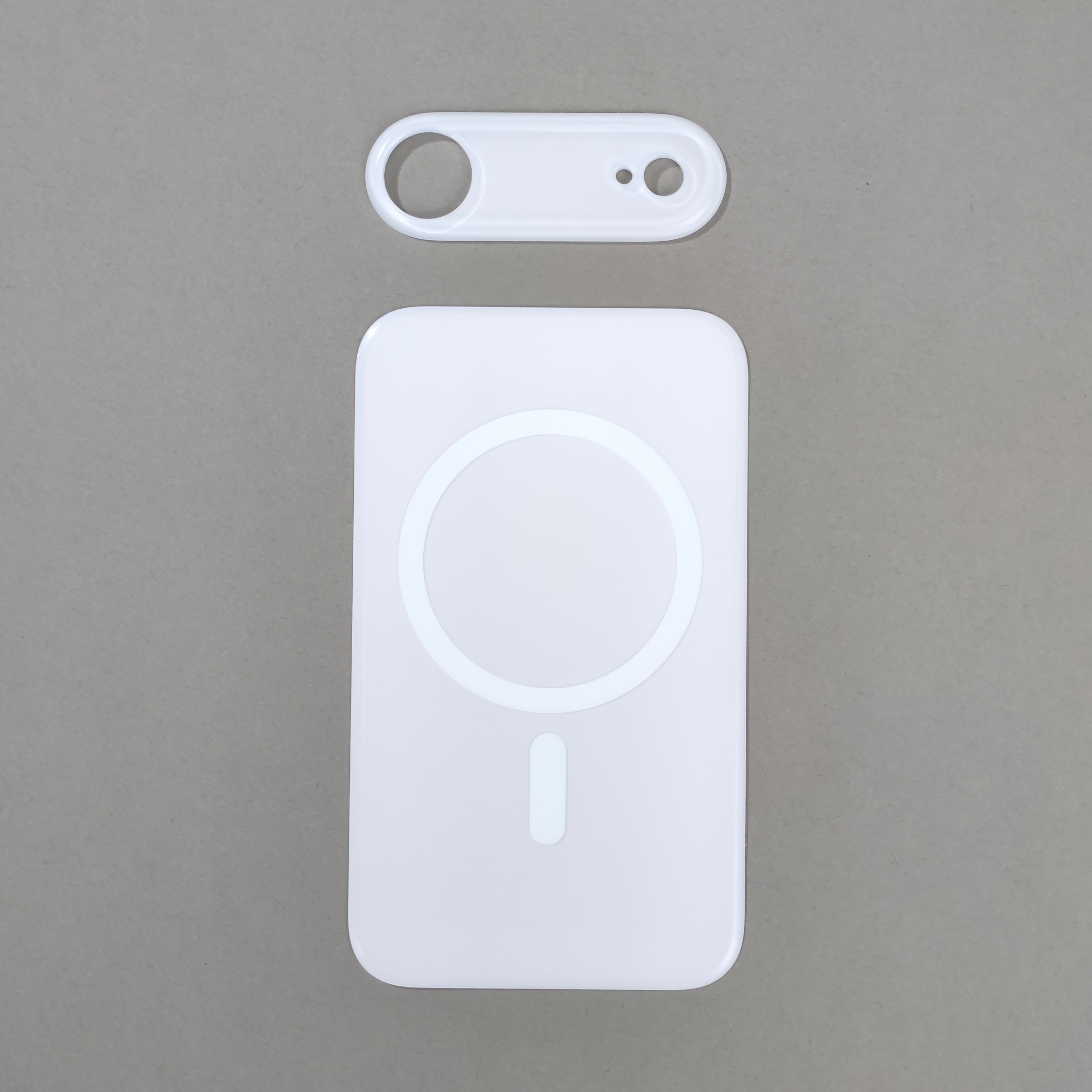 iPhoneAir 淡金色的平嵌磁贴跟平嵌镜盖明天上架。图一中两个颜色有一点色差