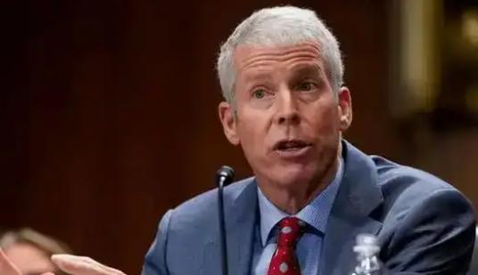 九成石油人民币结算！伊朗撕开美元霸权，中国撑起中东新秩序。4 月 8 日特朗普的