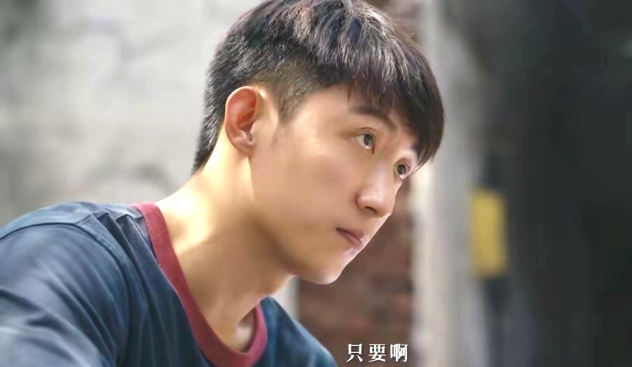 其实，我对这名演员还是比较喜欢的。前不久刚看完一部他演“男一号”的播出剧。今天，