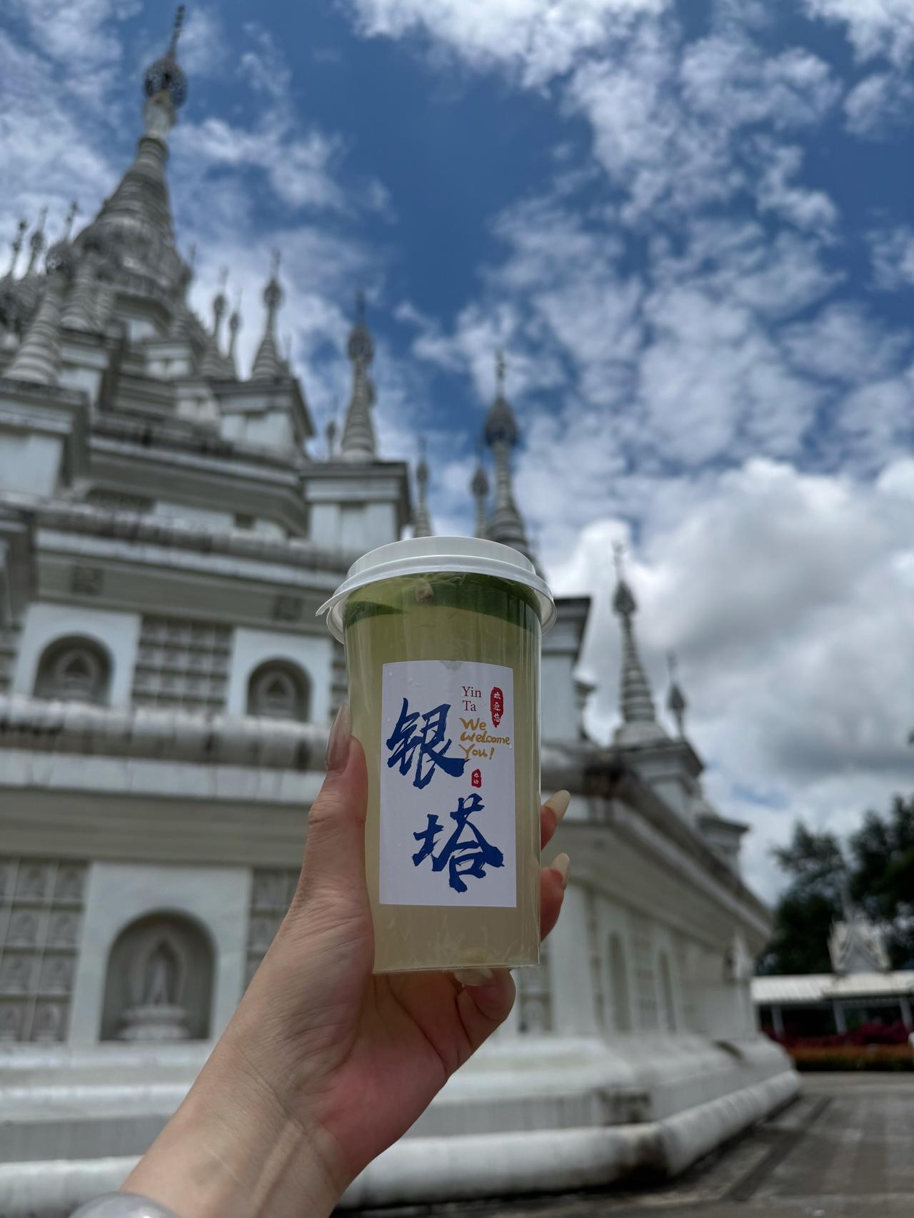 我是也来过金塔银塔的人了！来云南一定要防晒，不热，但紫外线很强，才小半天背心党已