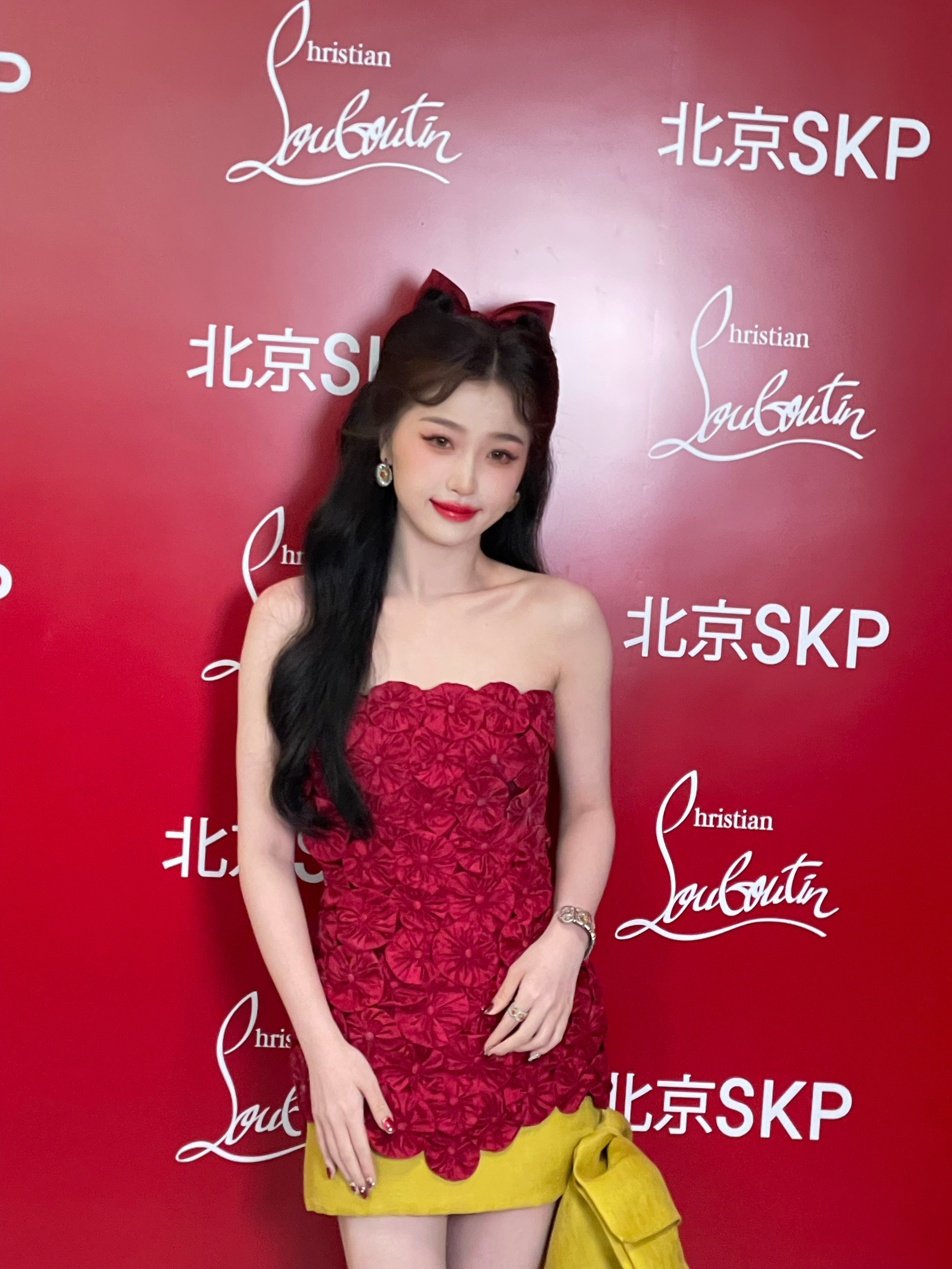 爱看女明星绝美live 虞书欣真好看啊！#虞书欣红色小猫咪妆# ​​​