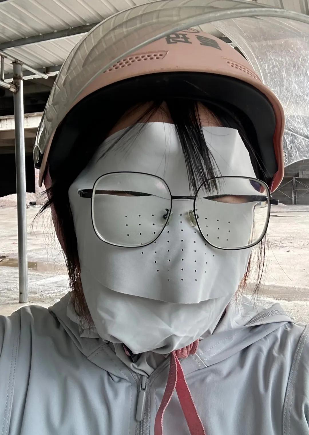 看到女同事戴的防晒面罩直想笑，怎么感觉怪怪的？