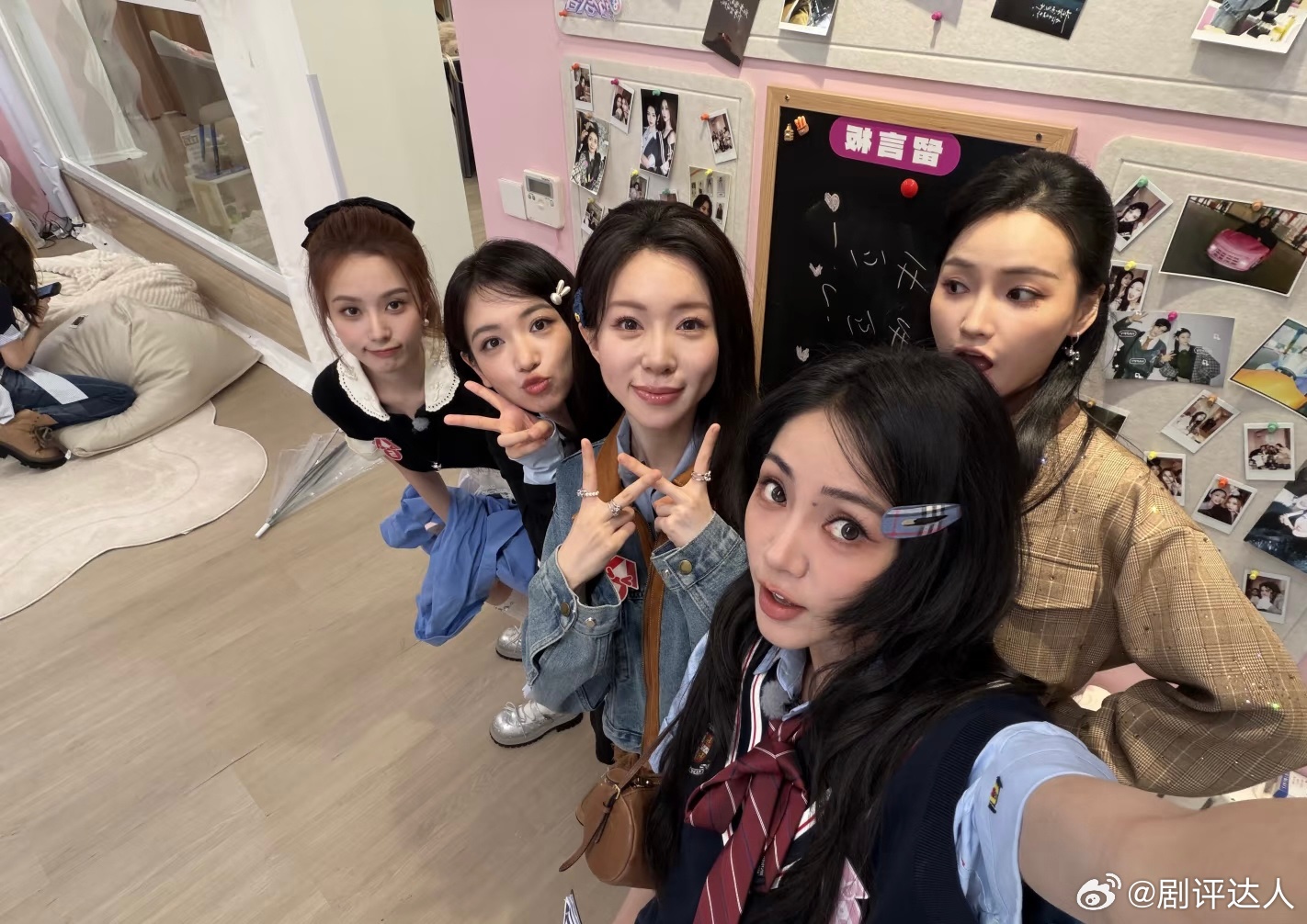 内娱明星合唱团首登世界舞台超燃青春的合唱 看到燃青团登上世界舞台内心满是感慨，少