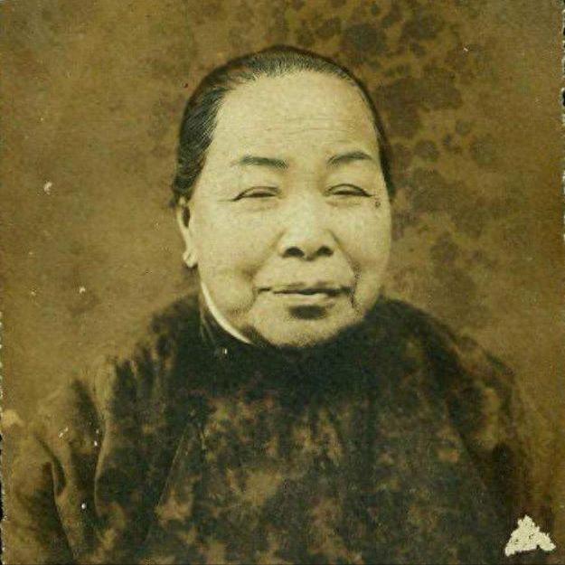 她是被蒋介石牵挂了一生的女人，1965年，周总理把她秘密送往台湾，蒋介石和宋美龄