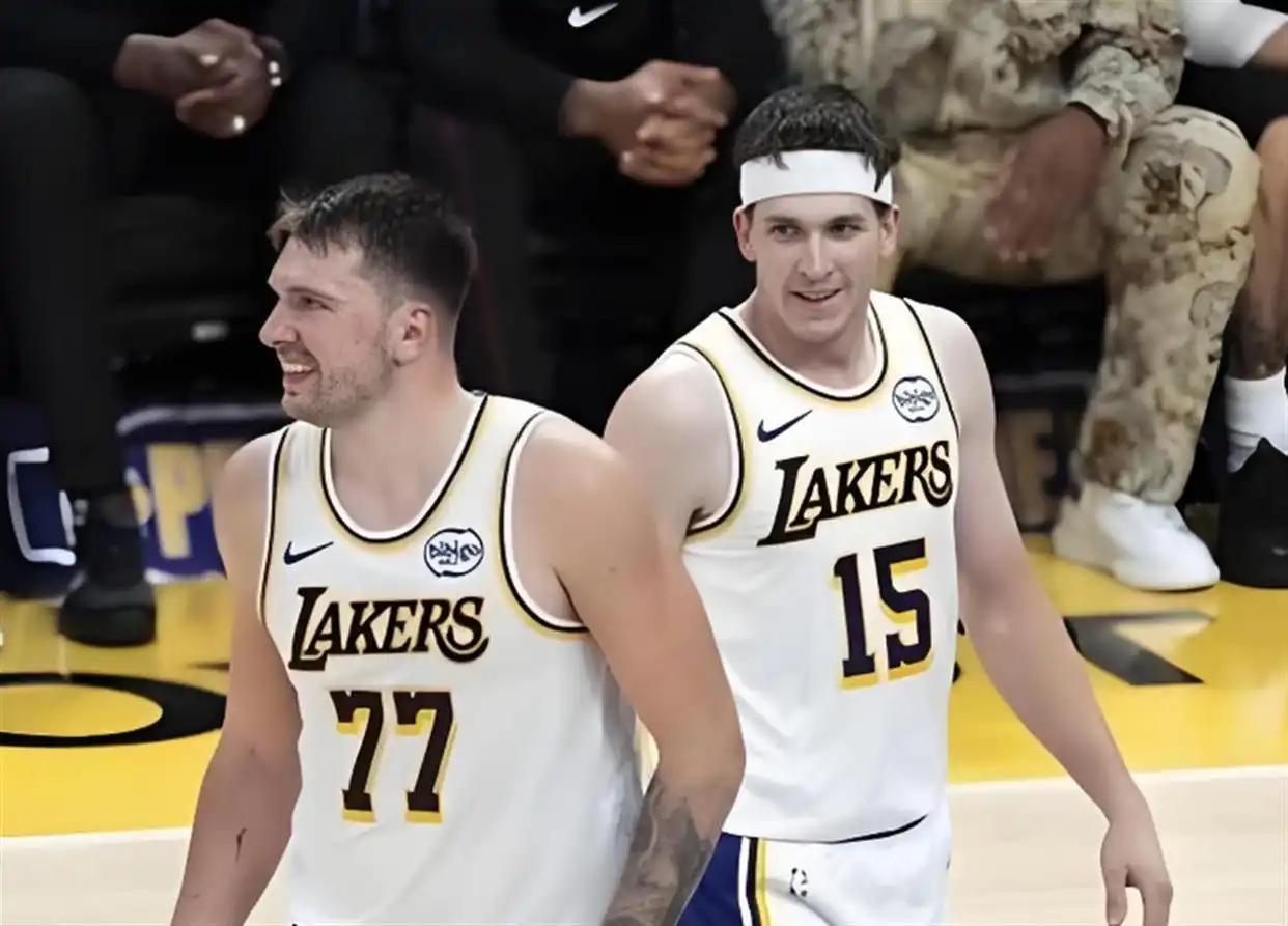 东契奇、里弗斯这么拼有意义吗？
根据报道，东契奇与里弗斯都去了西班牙接受了伤病的