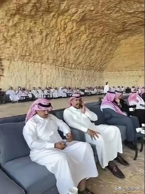 伊朗导弹突袭让中东局势瞬间紧张，土豪们的避险方式直接颠覆认知！

普通人遇危机慌