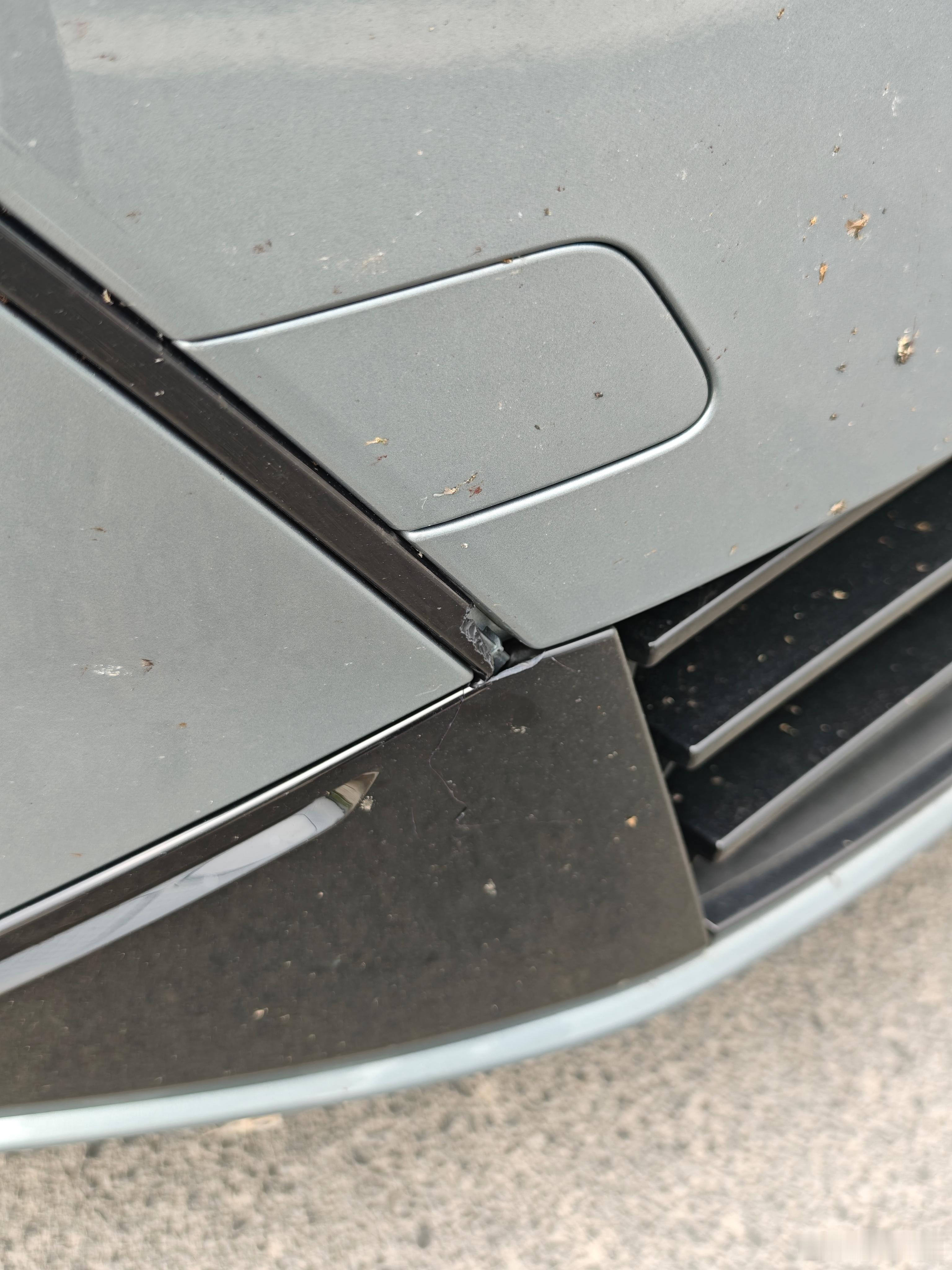 今天才发现这里也裂了