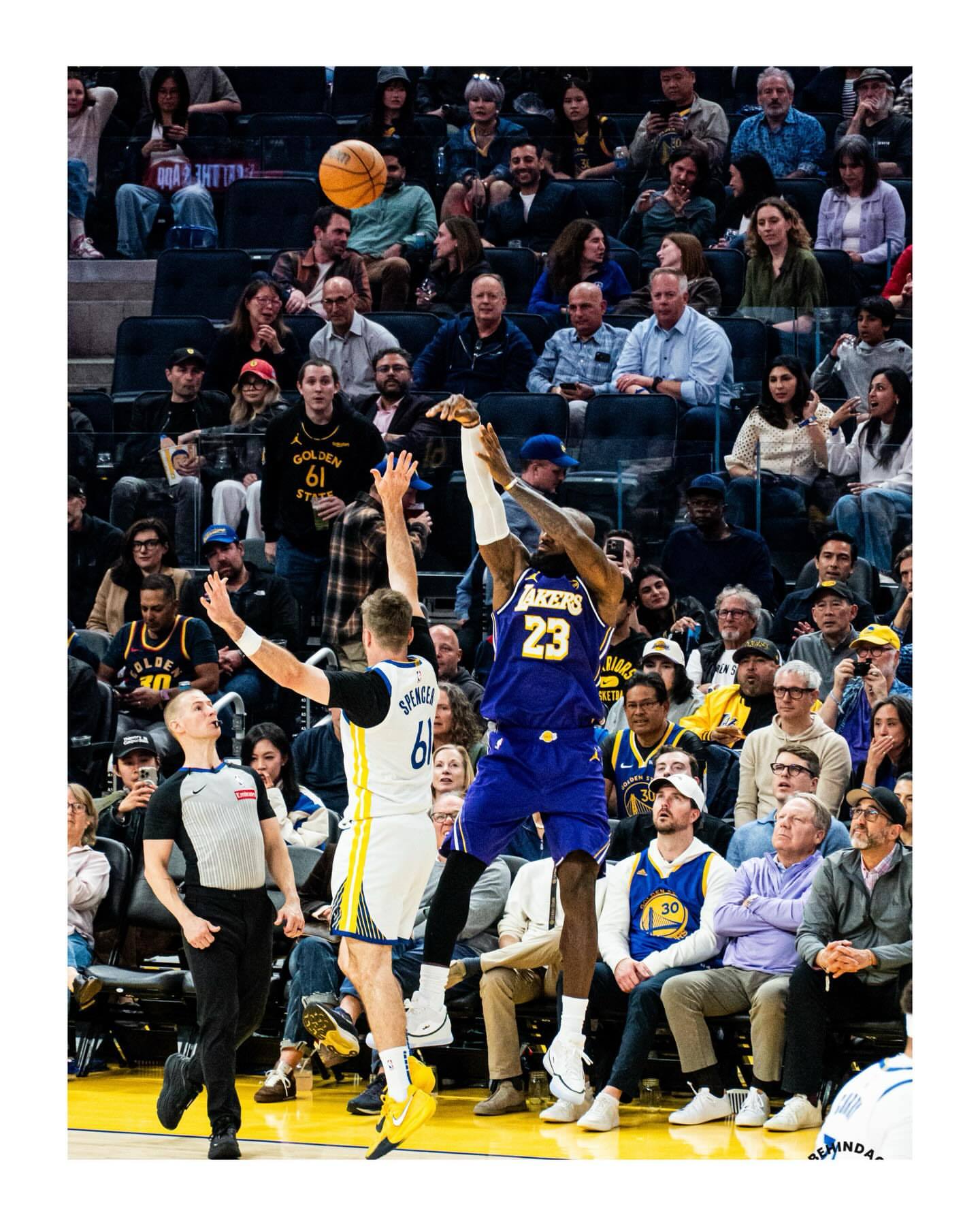 图片有点混湖人vs勇士