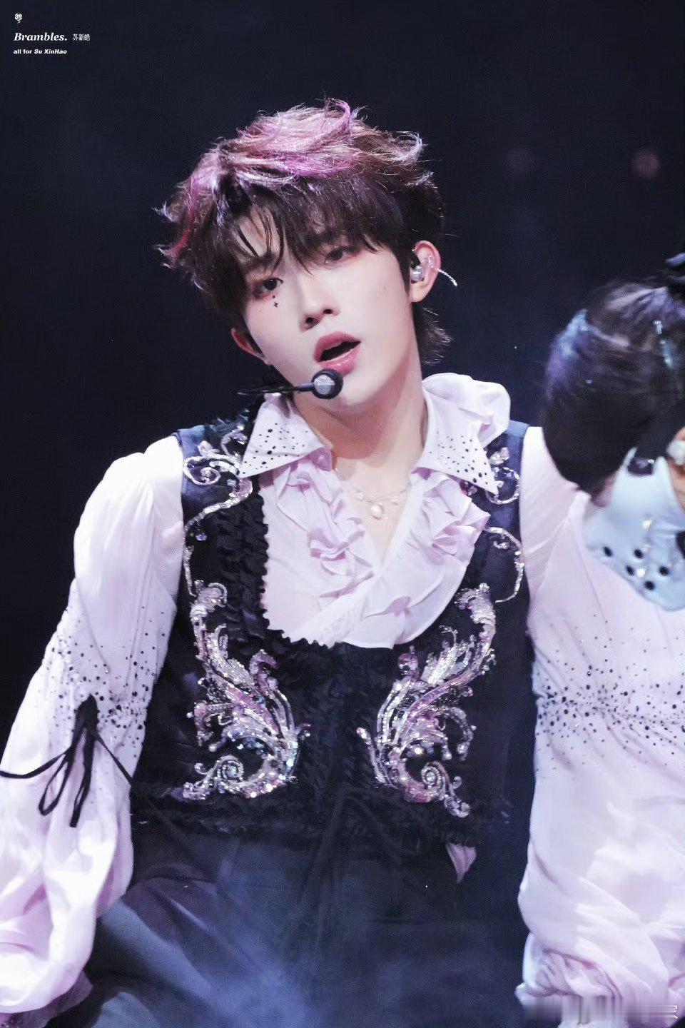 苏新皓荣耀之战双人舞台出图，精灵仙子来的 