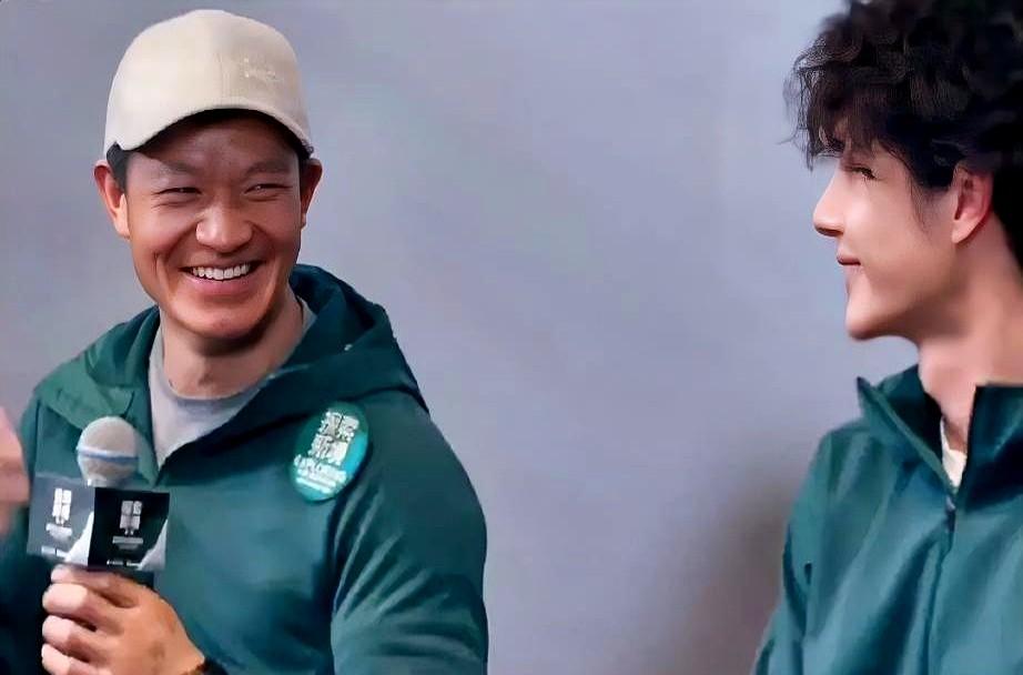 王一博又整狠活！《探索新境》第二季首映会上，拉着攀岩专家周鹏科普传统攀岩的“胀手