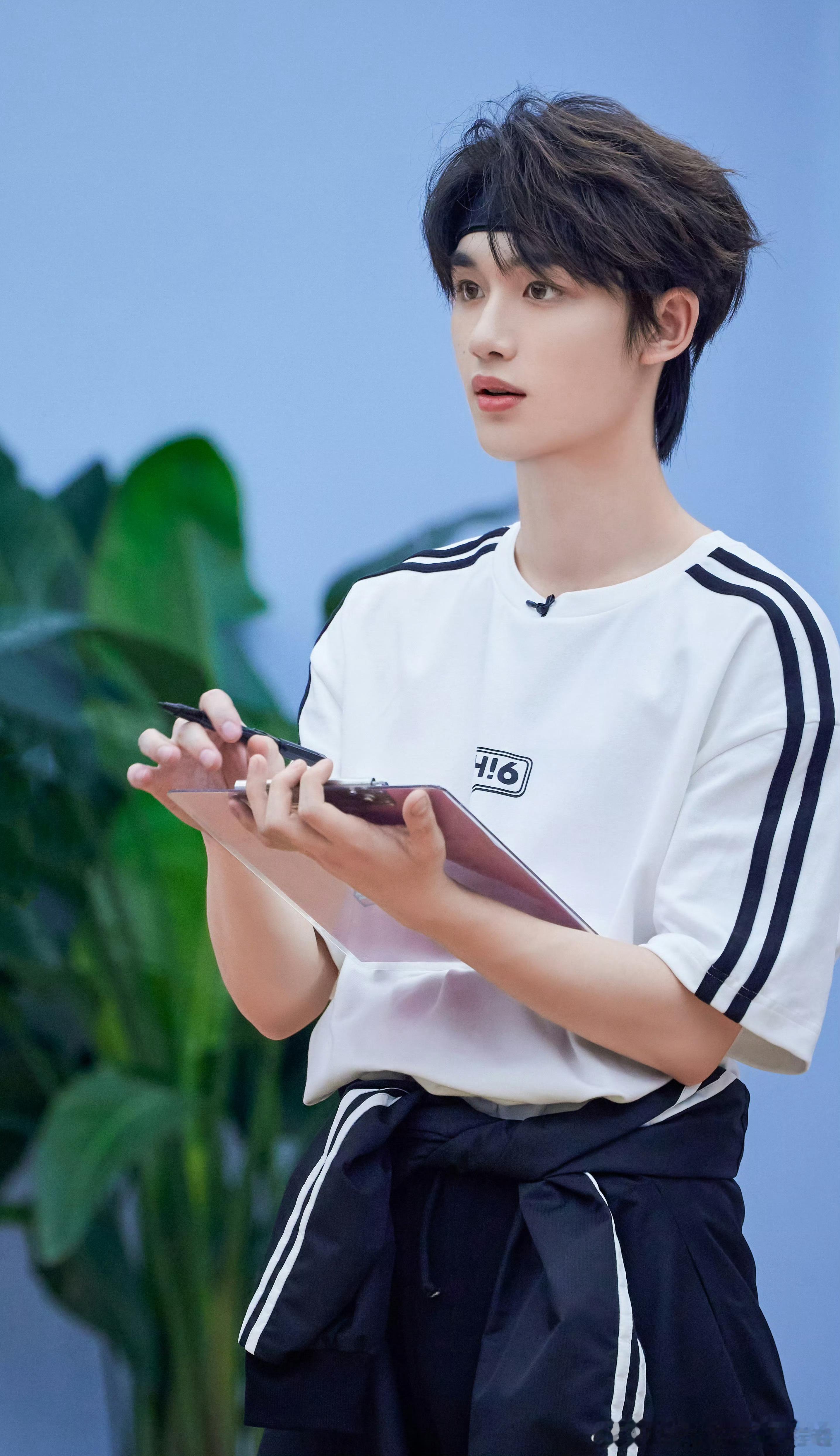 程鑫老师节日快乐 我是第一个送上节日祝福的可以奖励我多一节课后辅导吗 ​​​