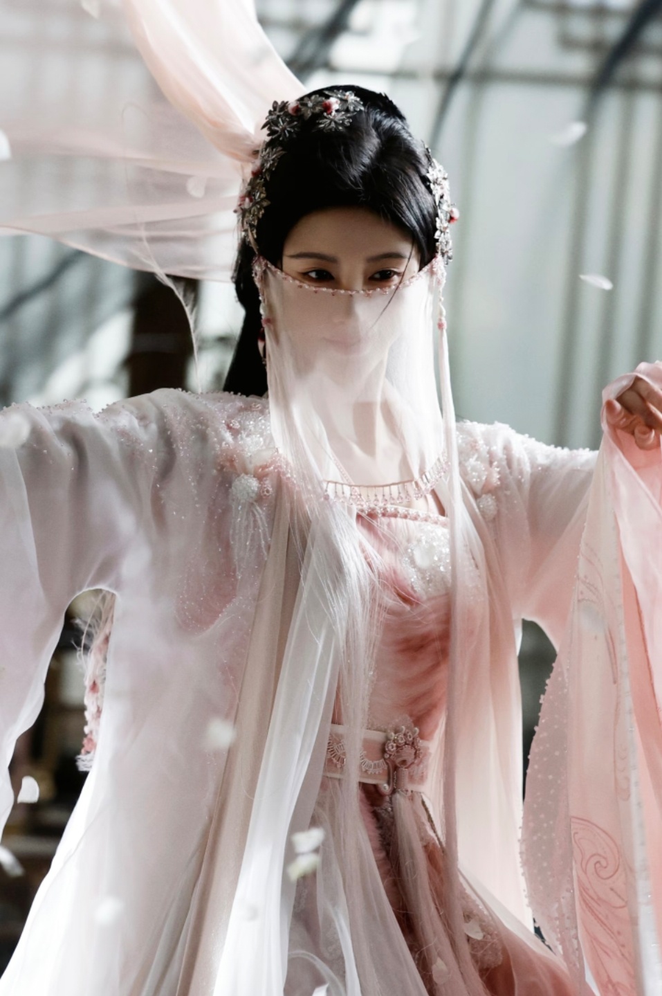 电视剧花间令[超话] 粉衣露芜衣 ​​​