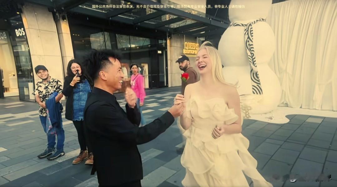 贵州小伙被黑中介骗到新西兰，靠喷火撩遍洋妞，网友：这才是文化输出的天花板。

谁