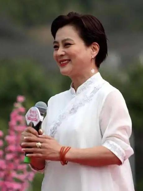 想不到，62岁的李玲玉曾抑郁过，如今活成了人间清醒

印象中，李玲玉是《西游记》