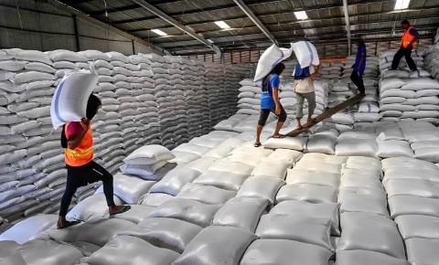 印尼公开喊话中国
当地时间2月25日，印度尼西亚宣布开始推介以离岸人民币计价的债