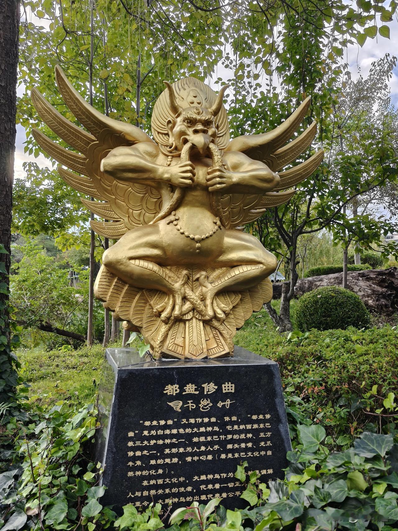 应澎湃新闻之邀，对丽江古城进行全方位调研。下去去了束河古镇和黑龙潭，都是百年古建