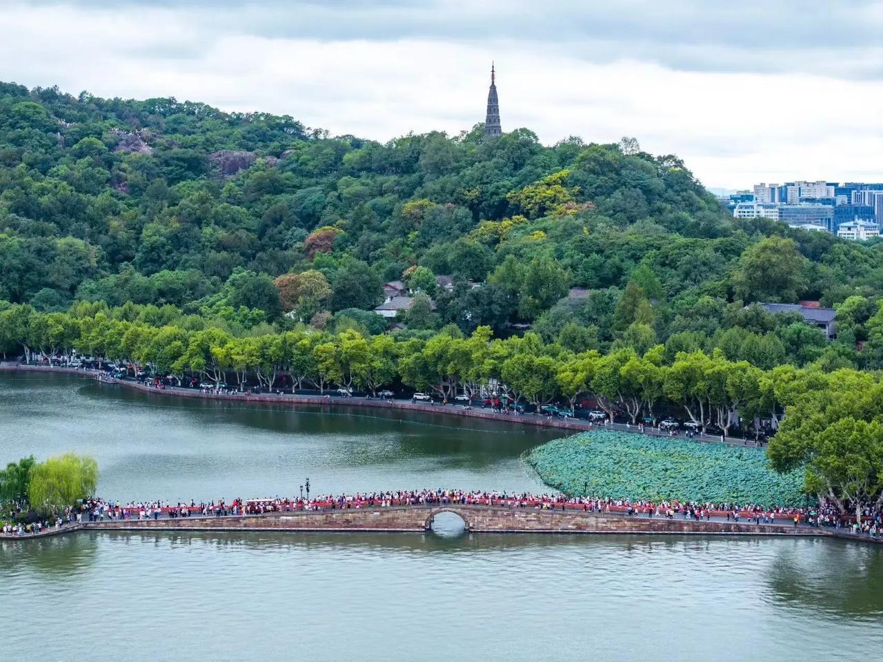 #庆国庆诗词共享# #诗词图文庆国庆# 
[玫瑰][玫瑰][福][福][送自己一