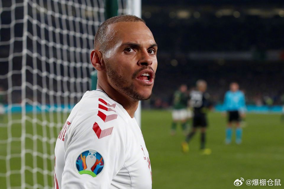 【成功人士】《太阳报》：34岁的丹麦前锋布莱斯维特目前效力格雷米奥，在足球事业上