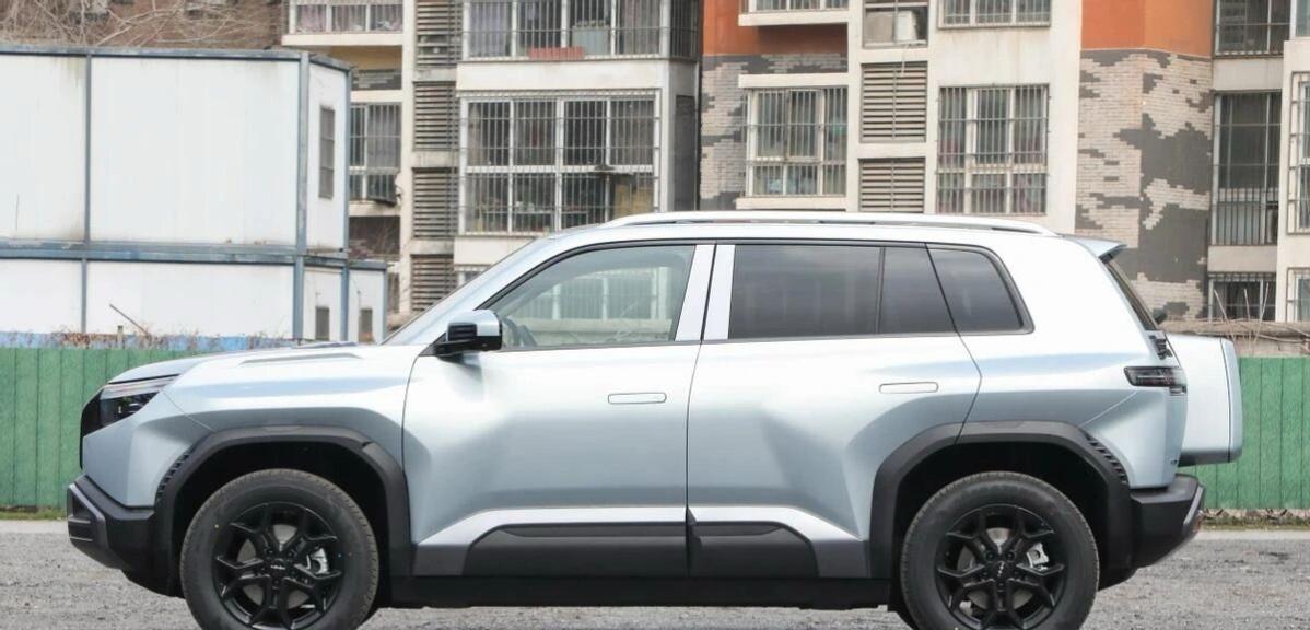 15.38万炸场！钛3闪充版上市，比亚迪自己卷自己，友商直接懵圈核心升级，三电全