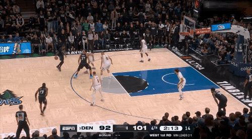 约基奇这是在三秒区买房了？

从麦丹持球突破开始，进攻回合还有14秒，约基奇就进