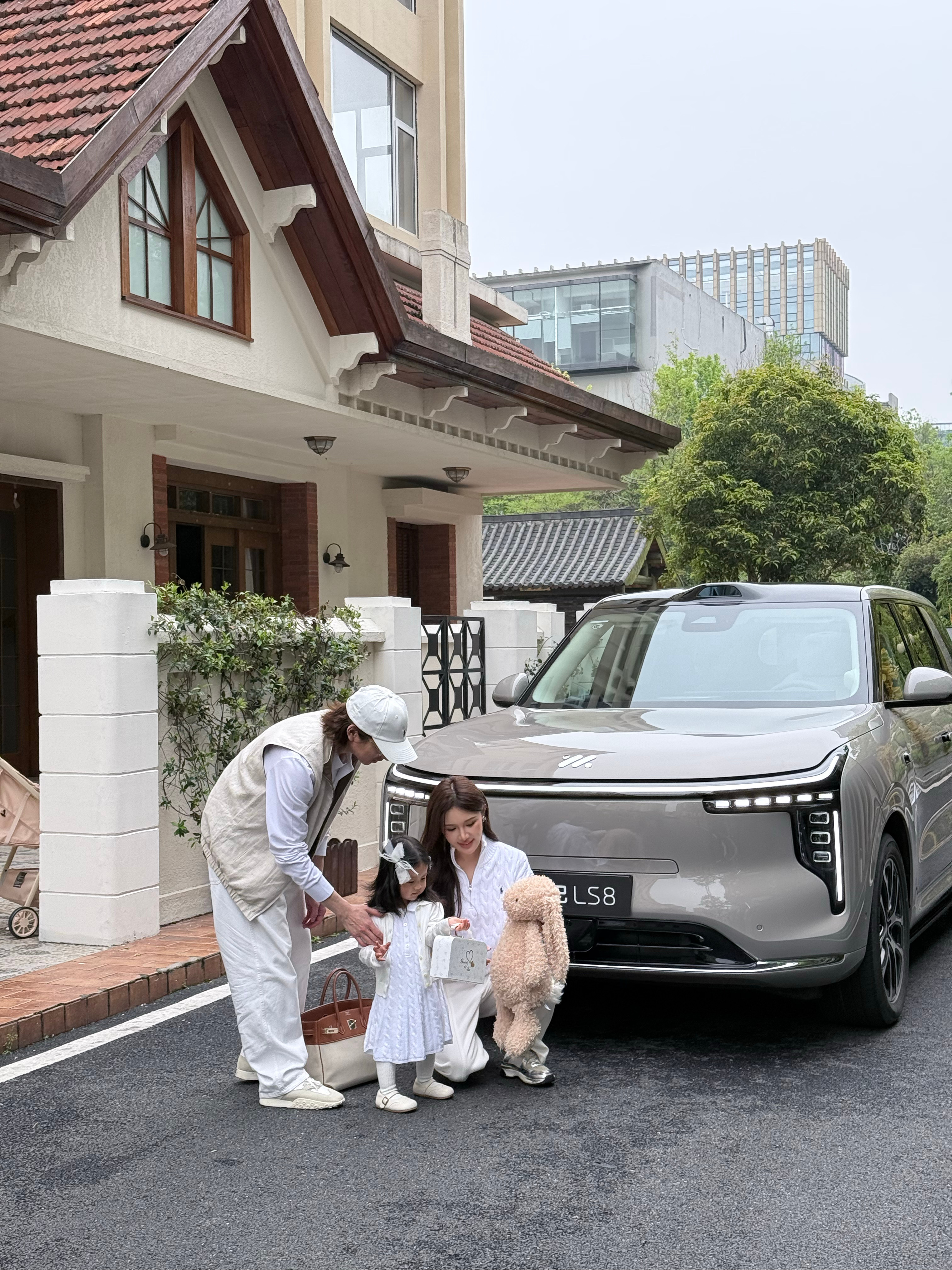 今天拍智己LS8看到的这个画面太美好了爸爸帅妈妈美宝贝乖骗人结婚想生孩子系列 杭