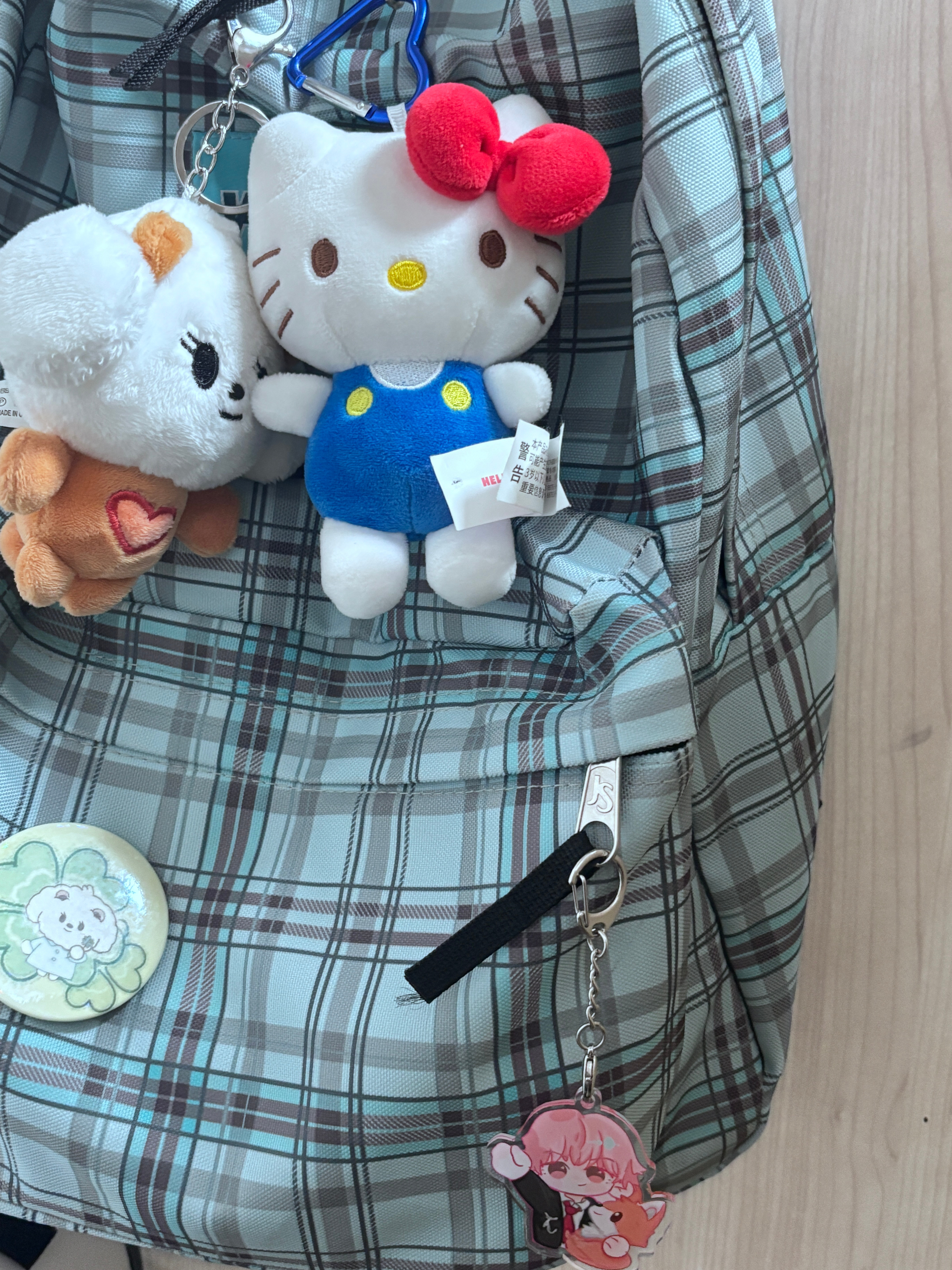 每天就这样背在路上想偶遇同担 至今无人认亲。 