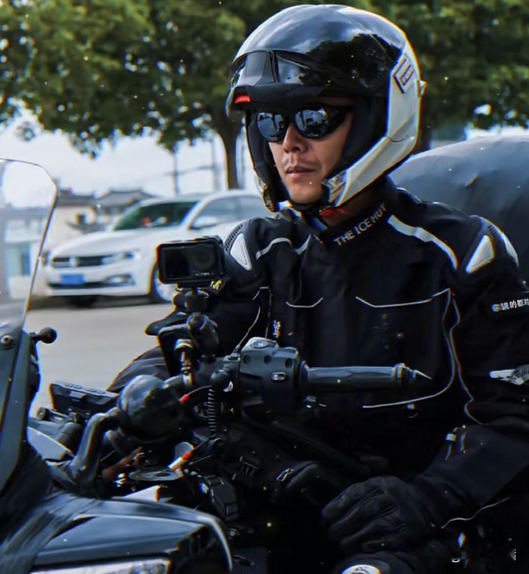 大冰哥说，难以完成的事，要碎片化，分成一个个15分钟的小目标。

大冰在直播时，