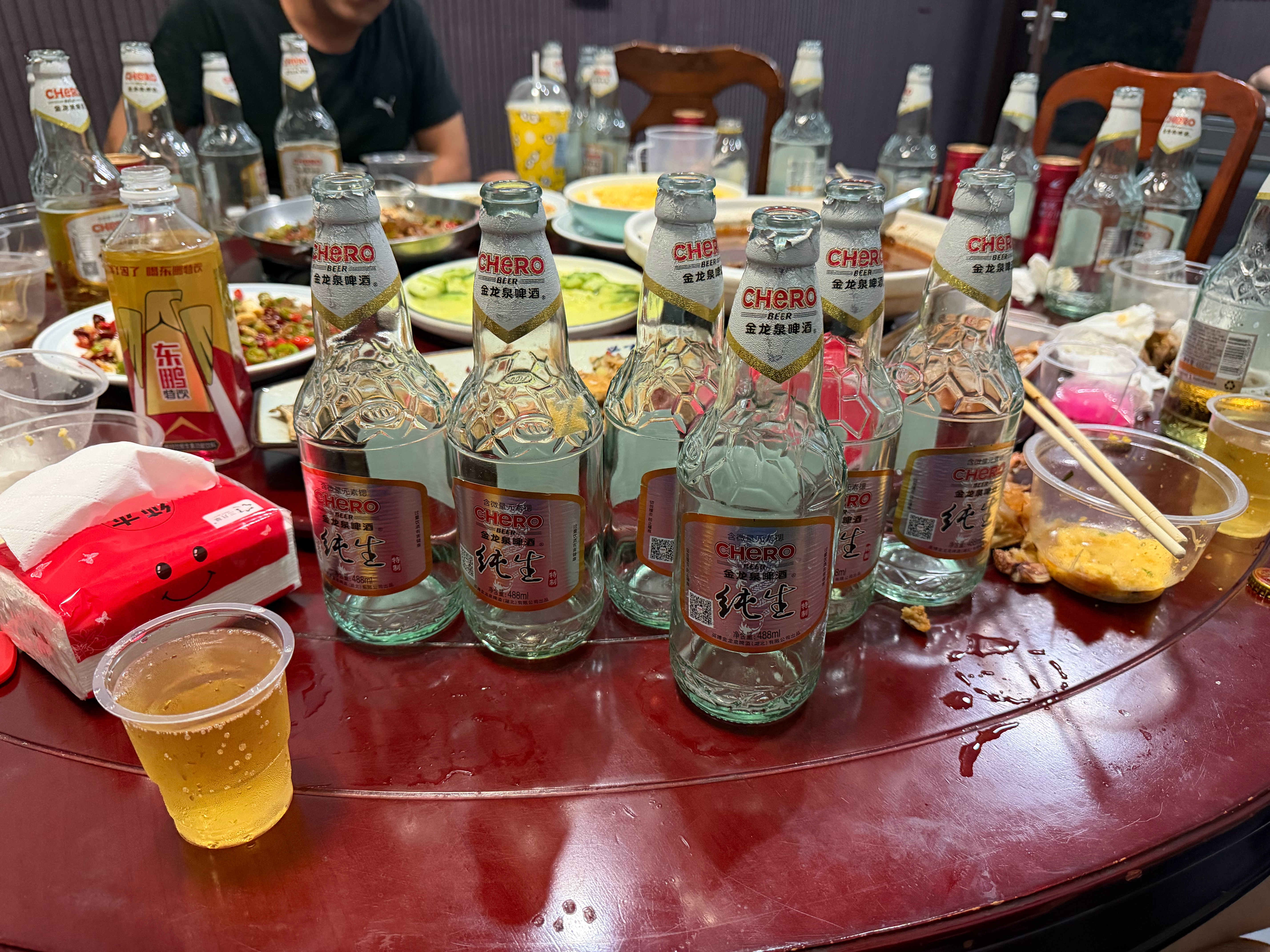 两杯白酒 都是菜鸡 