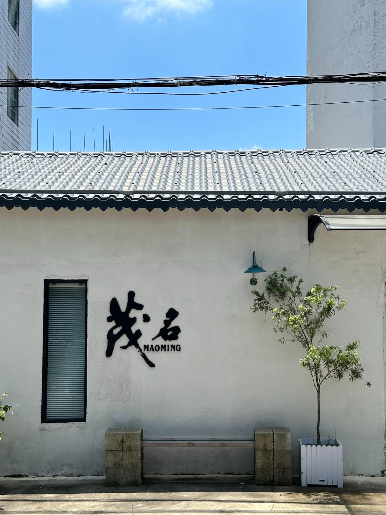 近日，我的一位朋友（广州某高中老师，粤西人）给我打了一个电话，问我他要不要借钱给