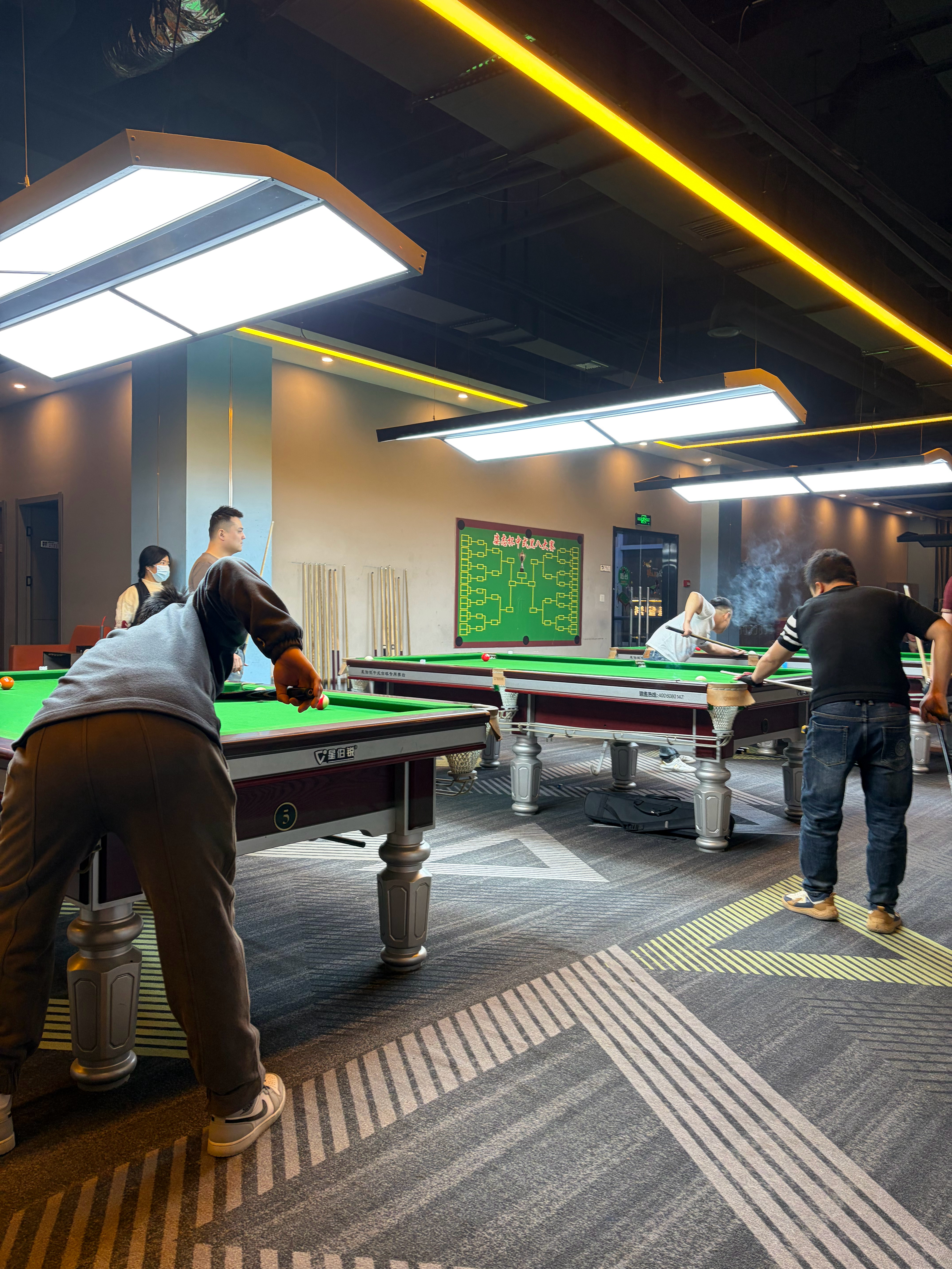 感受一下西安的台球氛围