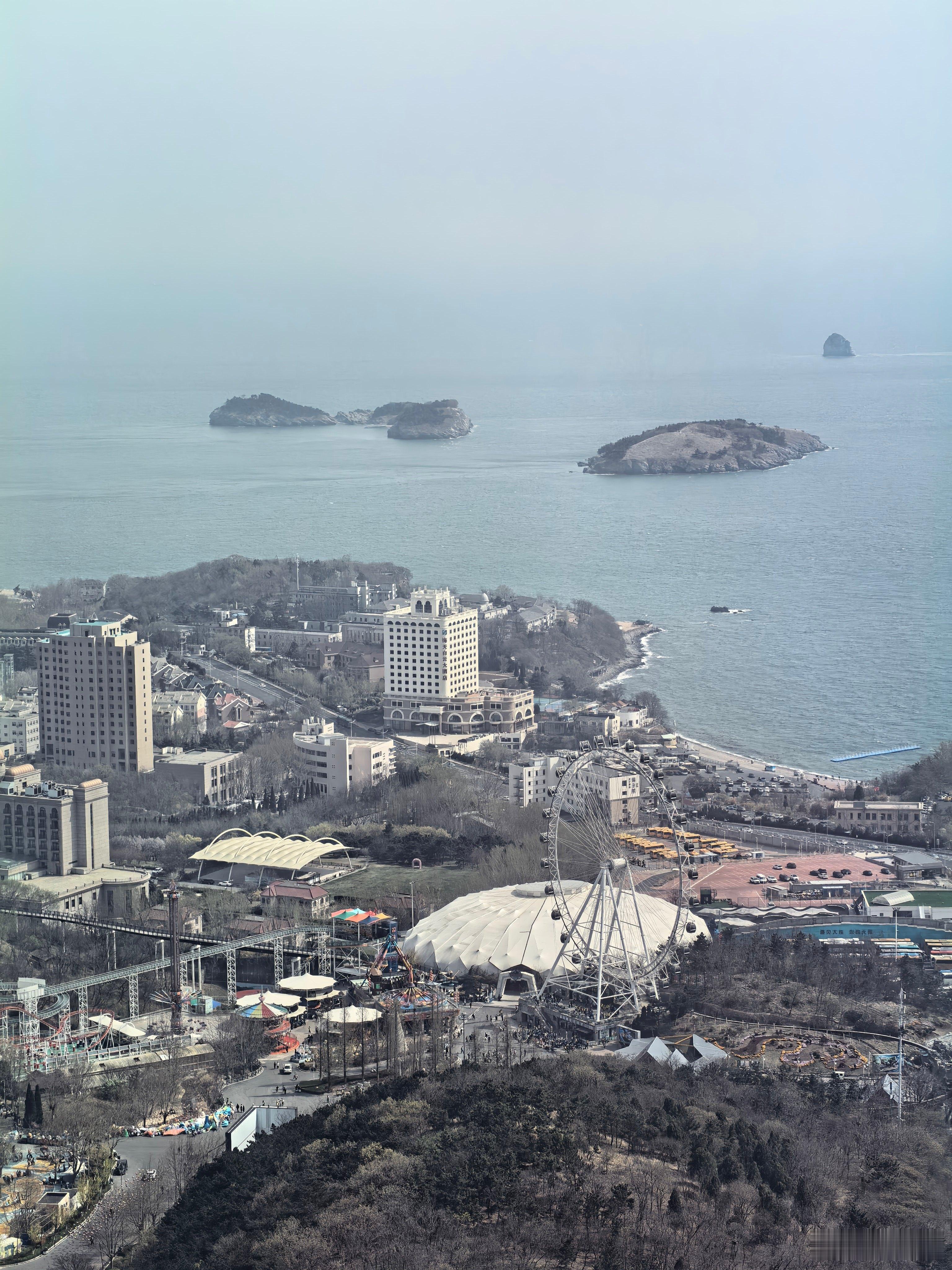 除了多了几座200 300＋整体就是20年前的样子，经济不进反退，好在大连最经典