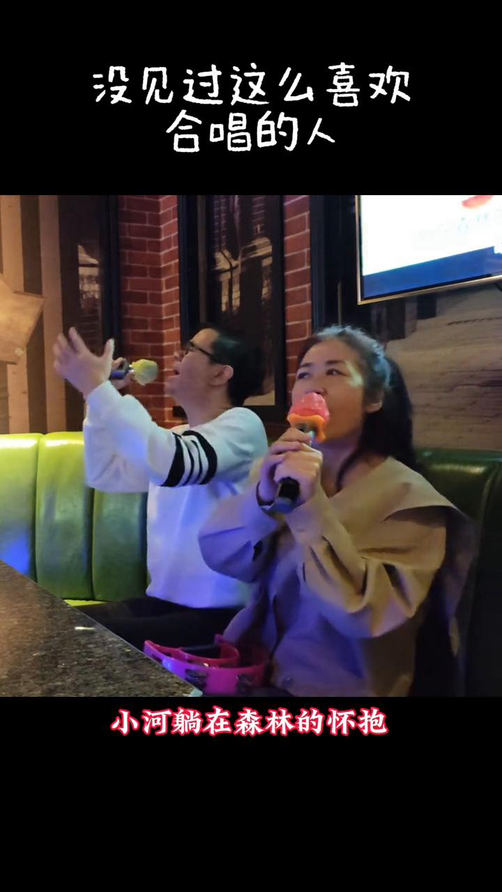 没见过这么喜欢合唱的人(五)。
《蝴蝶飞呀》。
贝壳爬上沙滩看一看，世界有多么大