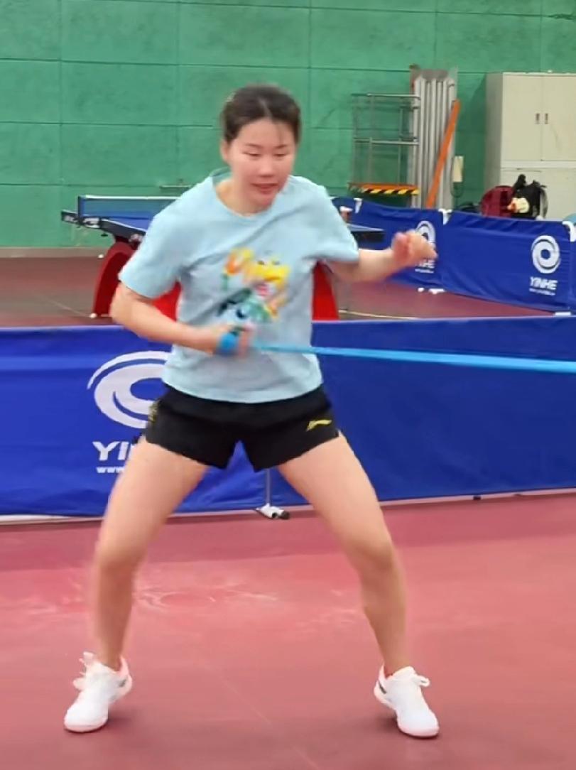 陈幸同发了小红书，
是在备战全运的视频，
视频中在练体能。
法国她自己的比赛结束