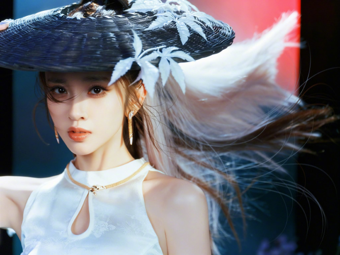 唐艺昕半扎高马尾造型唐艺昕完全女侠颠覆甜妹固有印象！唐艺昕半扎高马尾侠女妆造封神