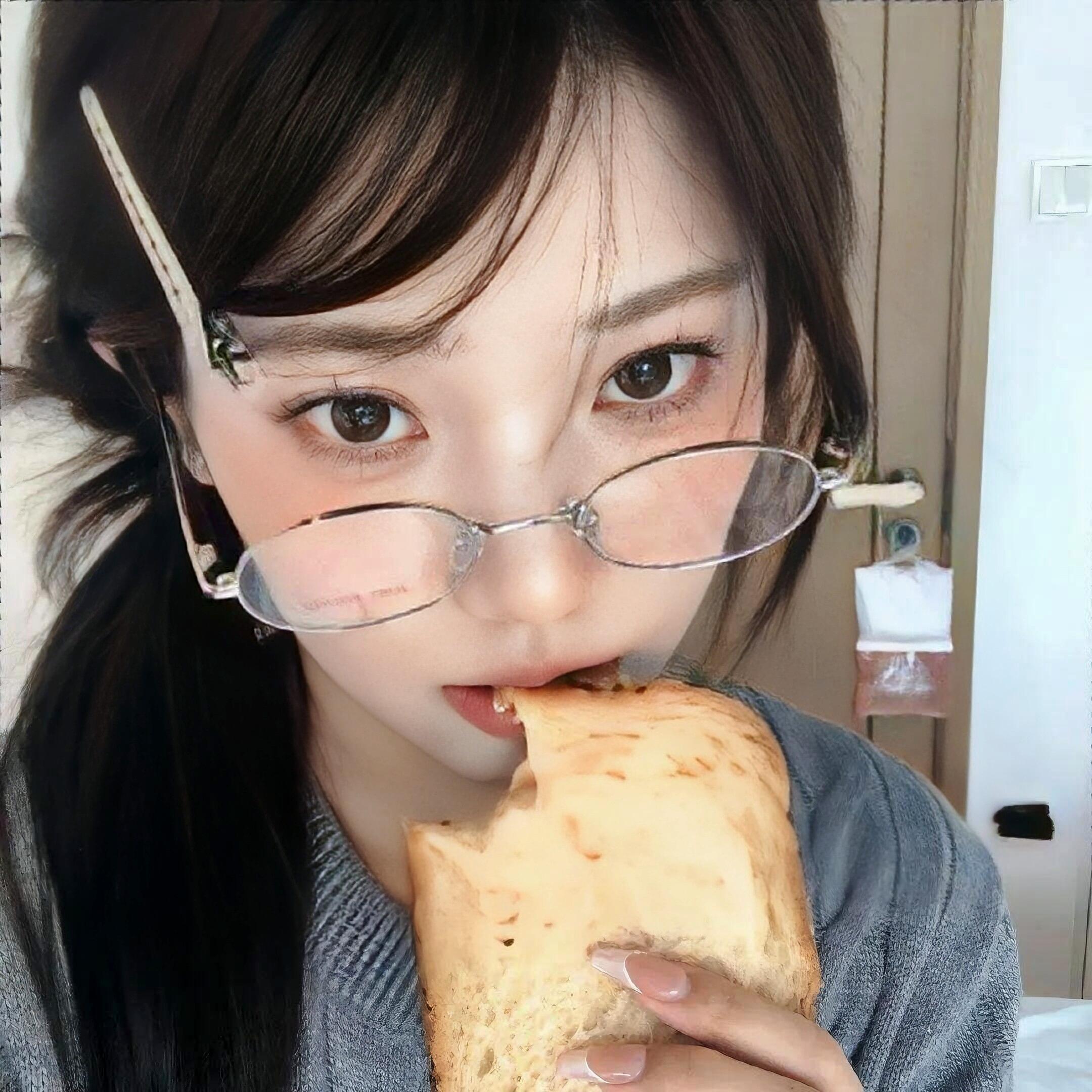 WeChat ｜氛围感女生头像  