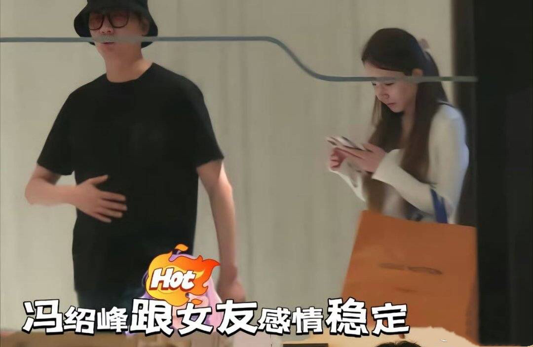 冯绍峰 景甜虽然，月初冯绍峰还被拍到和他素人女朋友感情稳定，月底都和景甜领证，要