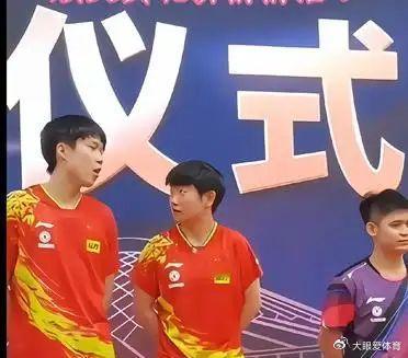 刷到2023直通德班世乒赛选拔赛的颁奖名场面。站立于领奖台上, 莎莎跟大头暗暗凑