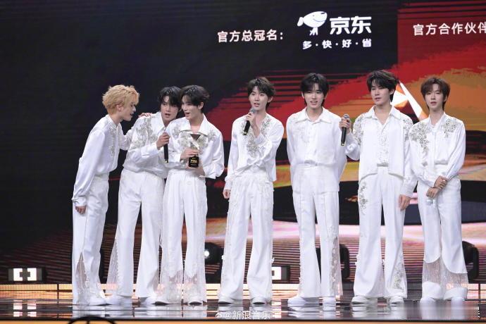 #时代少年团好帅的合照#微博音乐盛典上，时代少年团的合照帅得令人心动。 ​​​
