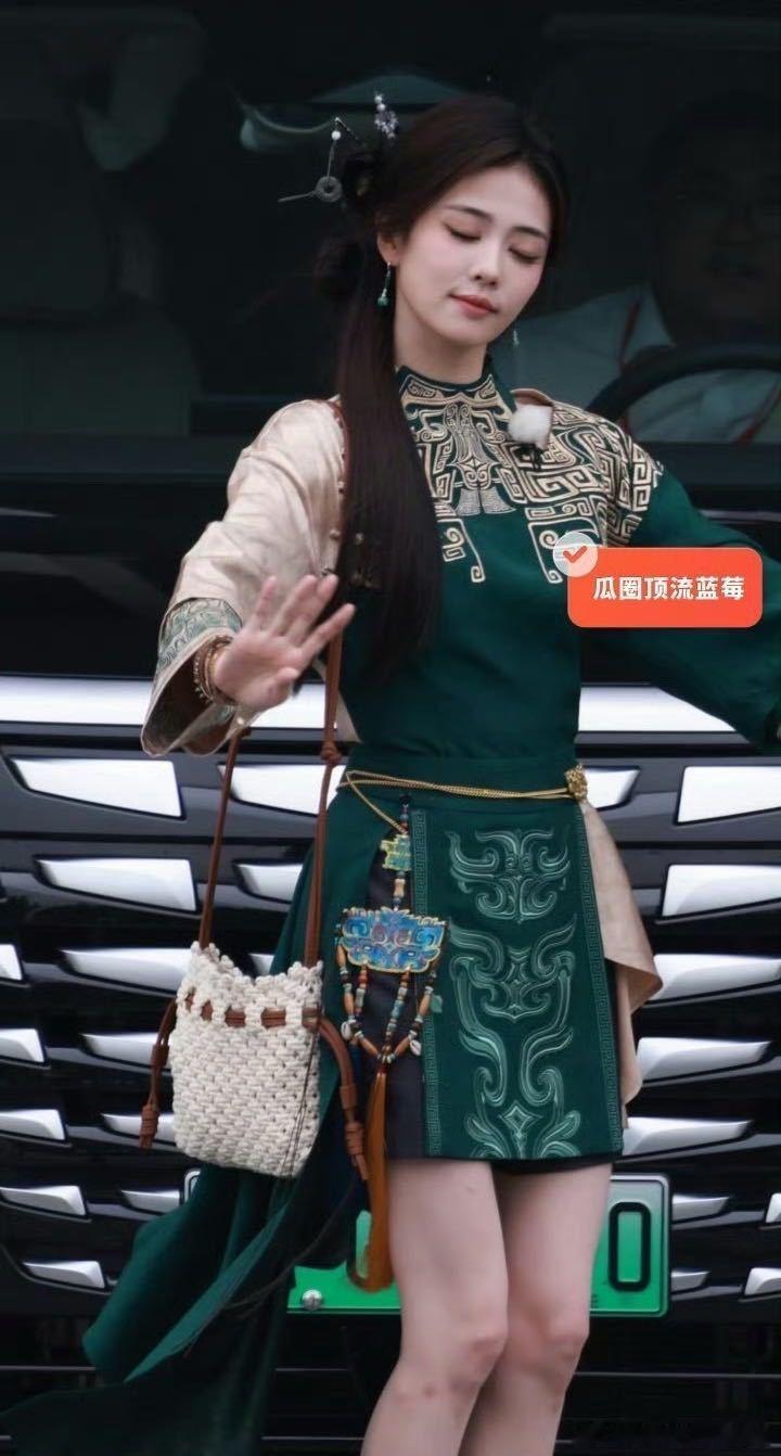 白鹿我很好白鹿我很好很好很好白鹿卢昱晓 短视频营业 白鹿出场后认真饭撒不敷衍，上