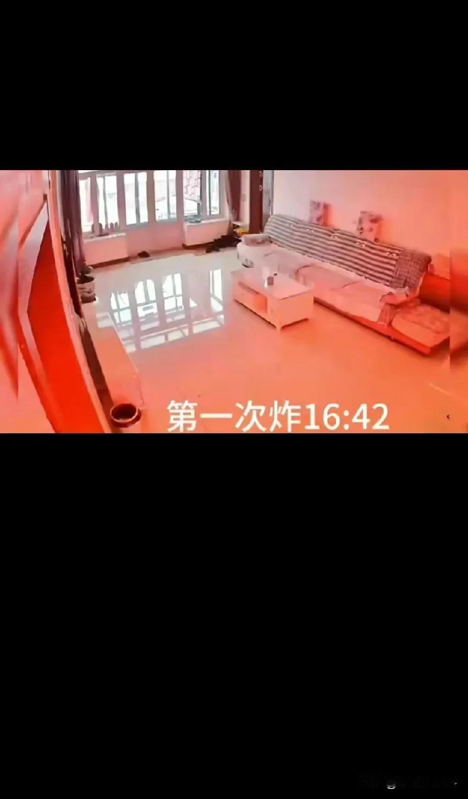 为什么烟花放完了，还会爆炸？
这种家庭条件，老母亲还去捡纸壳，差点把房子烧了！！