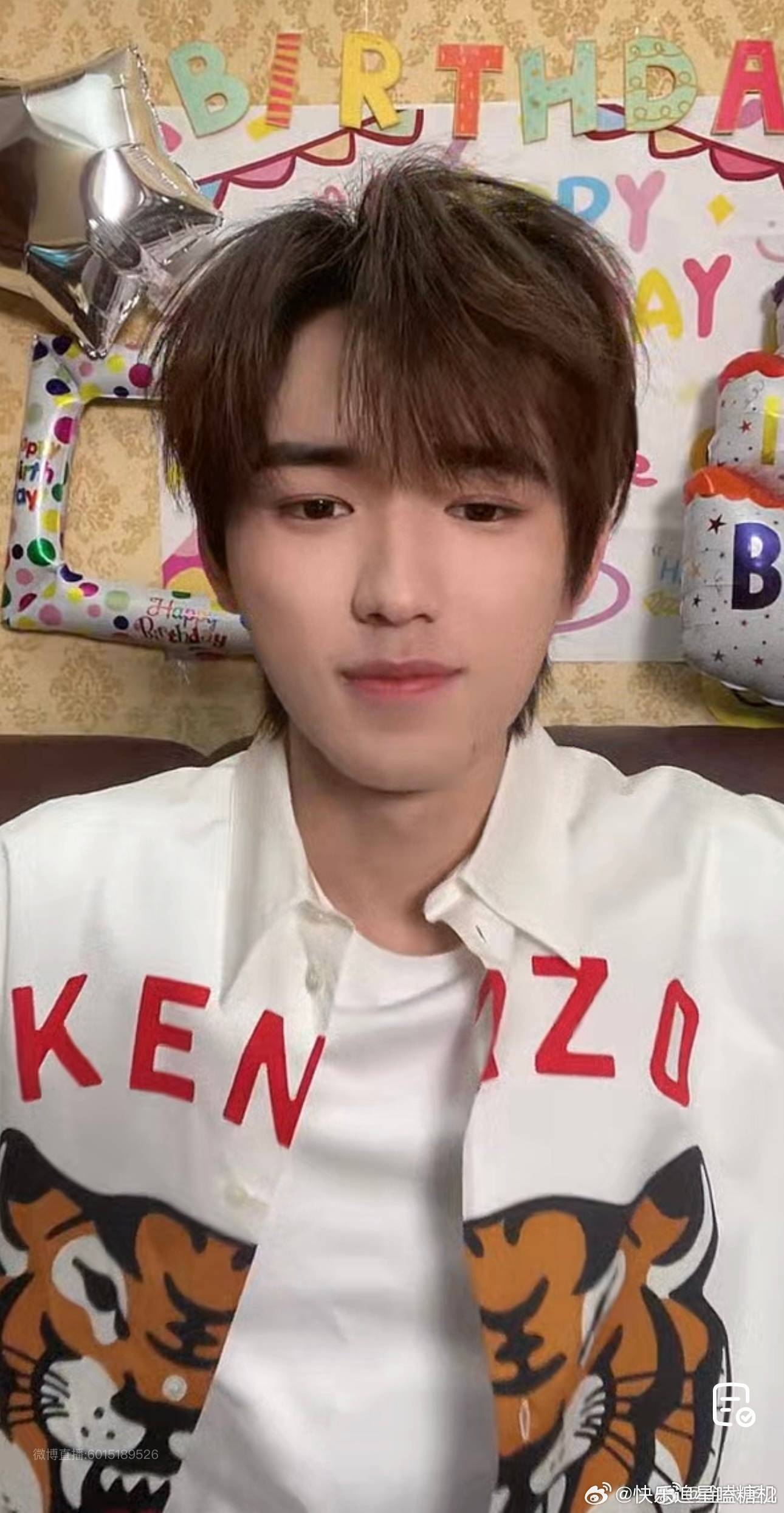 宋亚轩今年我要奔3了 宋亚轩22岁的嘴里是怎么说出要奔三这种话的，粉丝让他祝中考