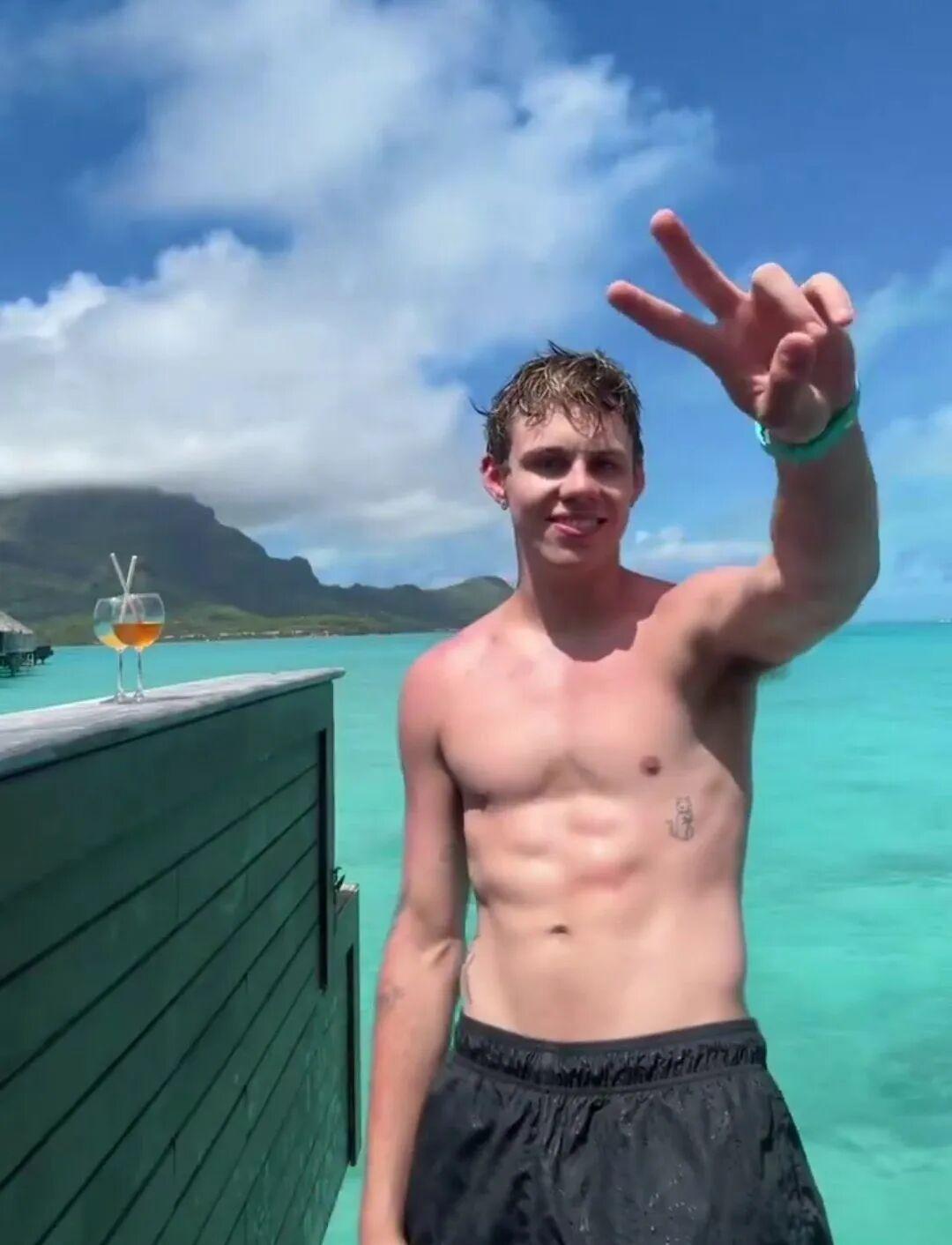 澳大利亚的 The Kid LAROI，近期不仅在音乐领域持续发光发热，更以惊人