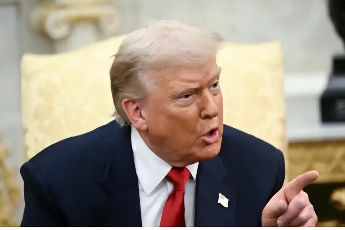 特朗普几乎把美国过去半个世纪的对华政策，骂了个遍。

在他的叙事里，中国之所以强