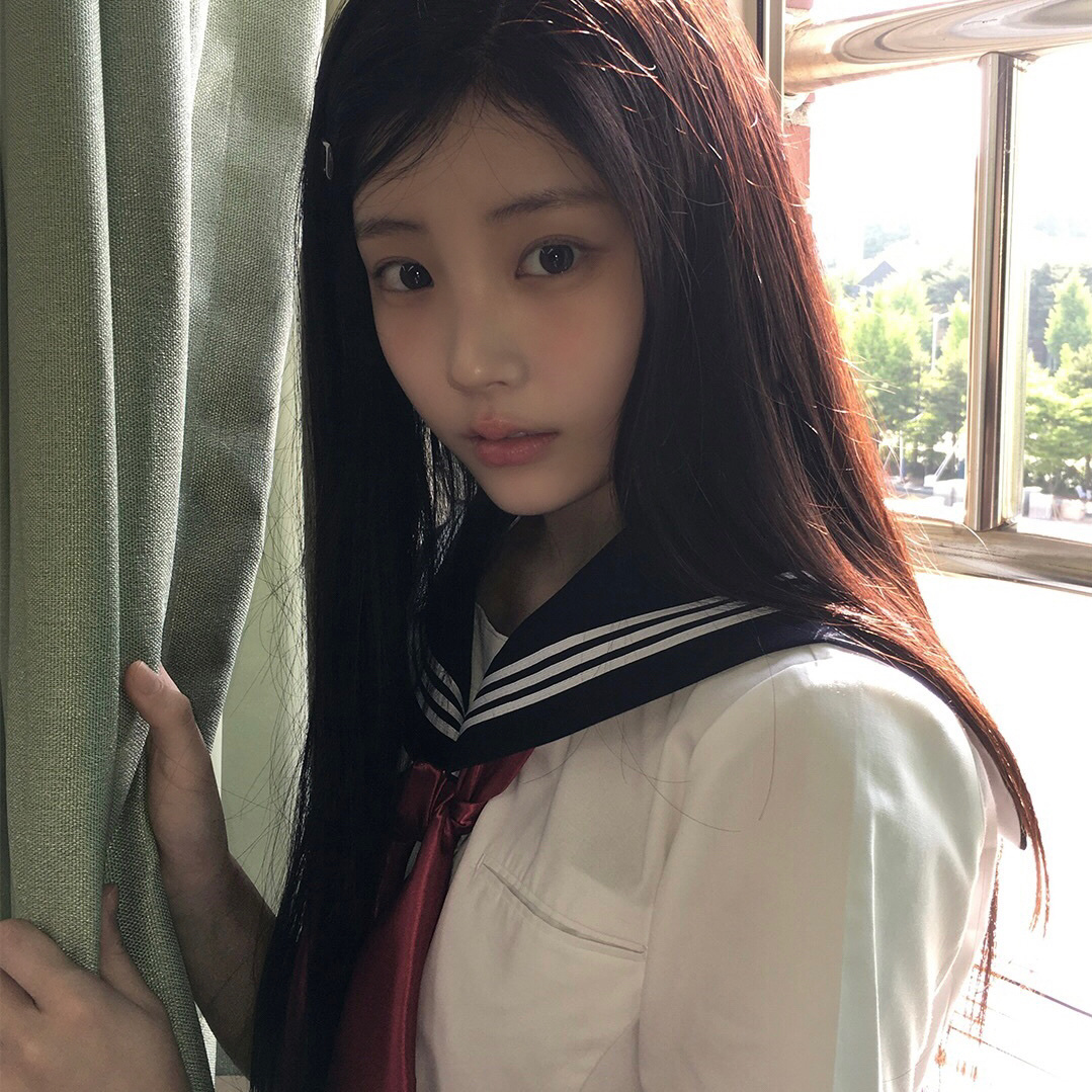 illit 校供 水手服女孩 (外园彩羽 李沅禧 朴敏珠 卢玧我 境萌花) 